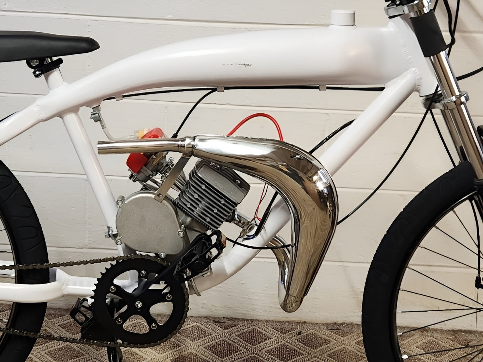 Zeda ZDX65 Exhaust Pipe on White Bike